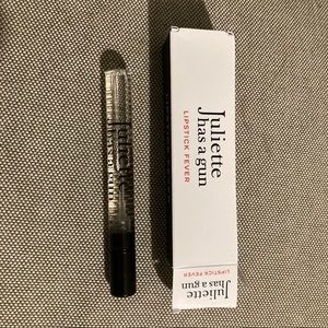 Juliette has a gun in Lipstick Fever